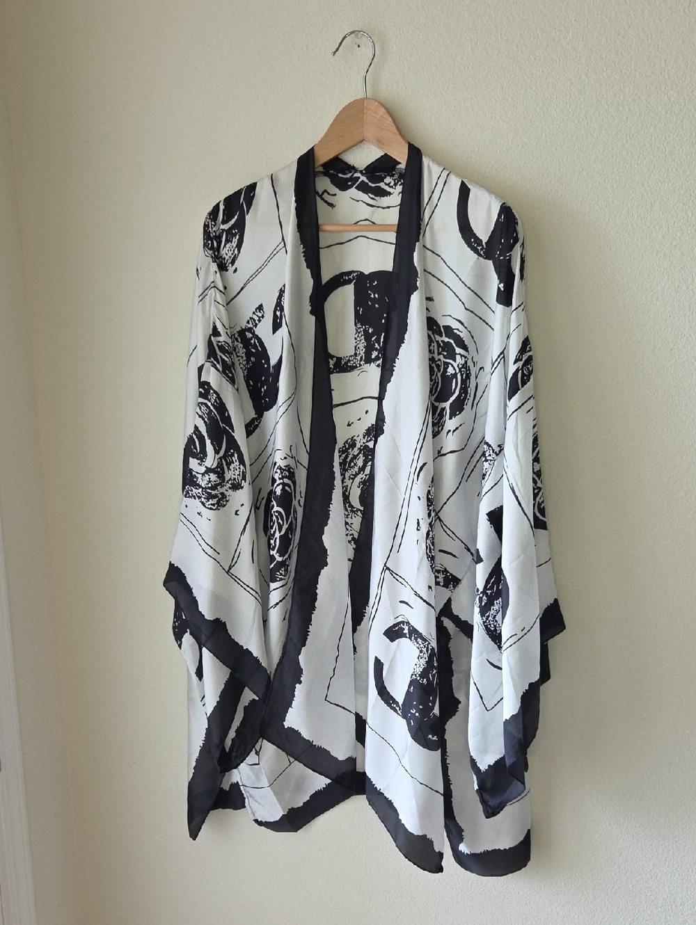 Black & White Floral Print Kimono Wrap Open Front One Size Flowy Resort Wear